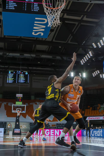 牢牢掌握主 牢牢掌握主